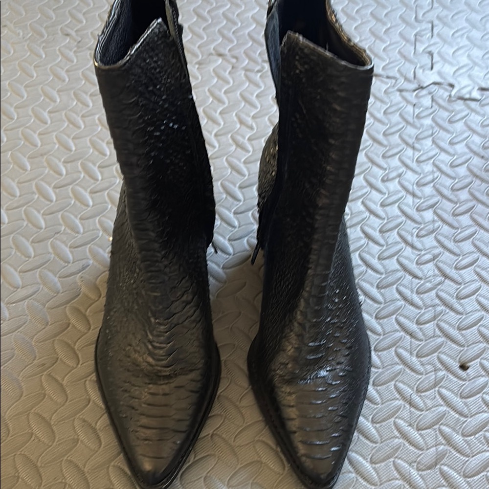 Elegant Black Textured Heeled Boots